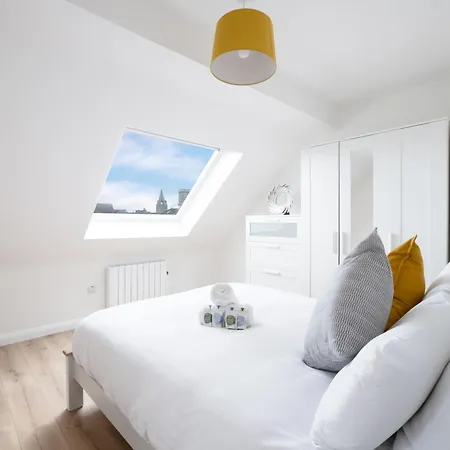Luxury Modern Penthouse, Centre, Sleeps 6 골웨이